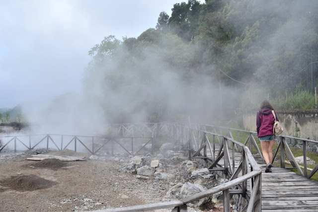 Azores sao miguel volcan furnas fumarolas humo volcánico