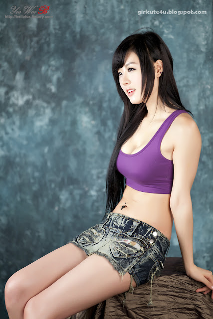 24 Hwang Mi Hee-Purple Sport Bra-very cute asian girl-girlcute4u.blogspot.com