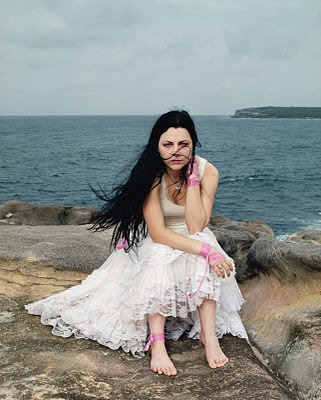 Amy Lee Feet , Leg and Shoes Picture