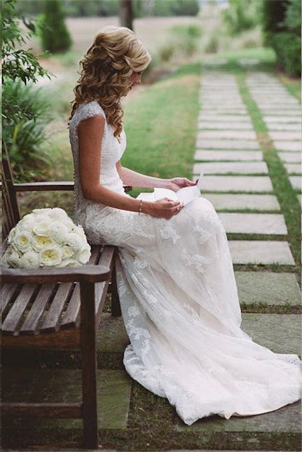 https://www.muee.com/vintage-v-neck-fit-flared-keyhole-back-lace-wedding-dress-p-727.html