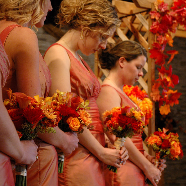 If you wish to know which flowers are the best flowers for a fall wedding 