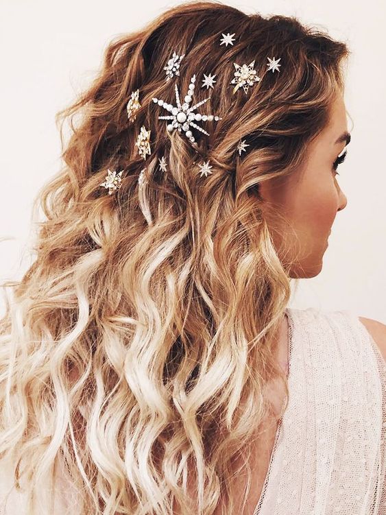 Easy Ways to Style Your Hair for Every Christmas Party This Year