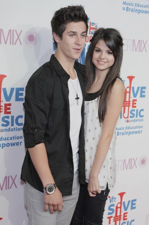 selena gomez david henrie kissing. images Selena Gomez ft. David