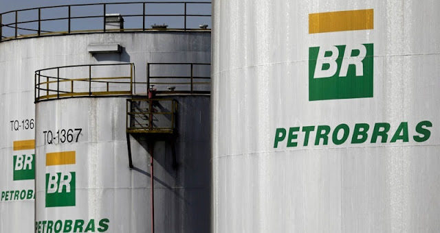 Ações da Petrobras caem mais de 4% na Bolsa após troca de presidente
