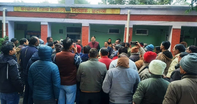 Etawah News: उत्तर प्रदेश माध्यमिक शिक्षक संघ ने शिक्षकों के आर्थिक मानसिक शोषण के विरुद्ध आवाज उठाई