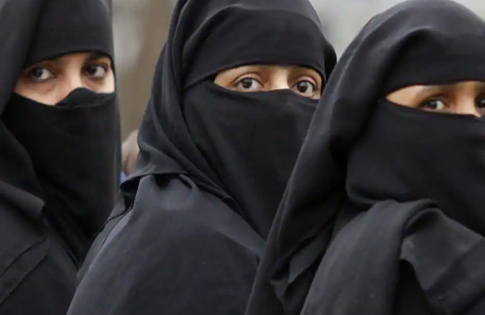 Sri Lanka banned wearing mask in public places