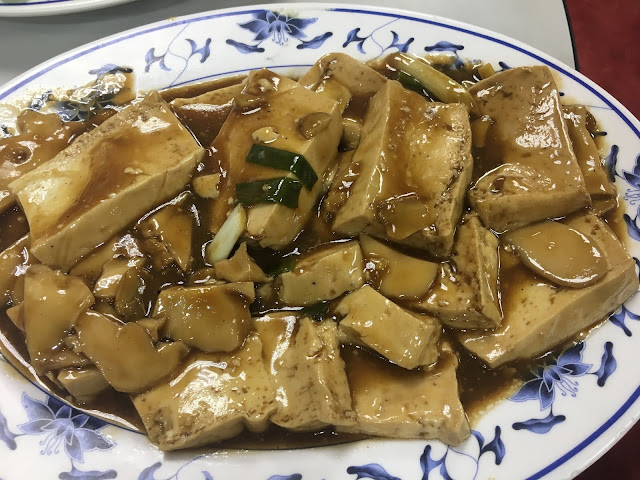 Braised tofu (紅燒豆腐)