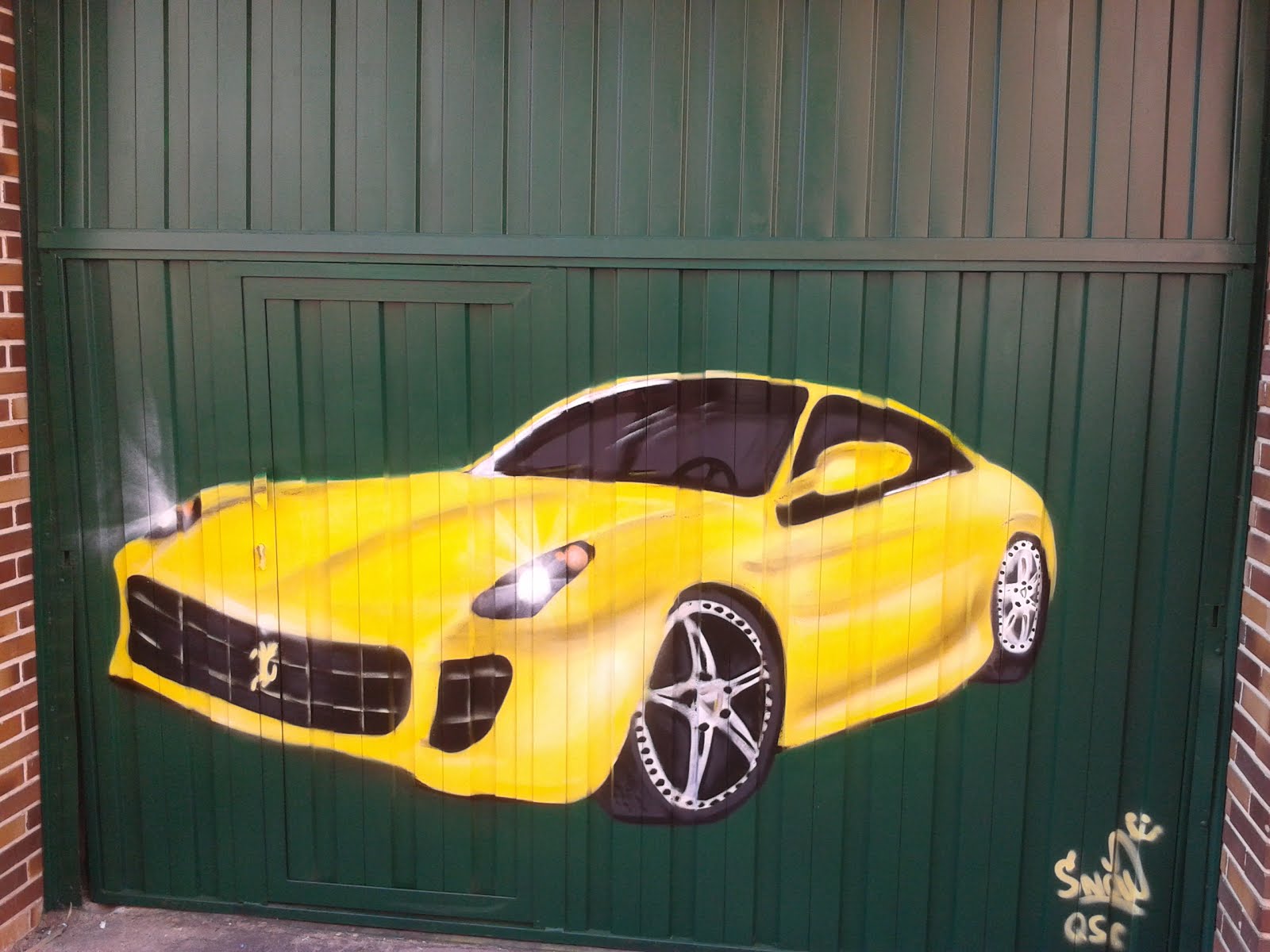 ferrari amarillo