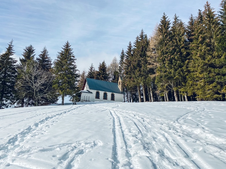 La Chiesetta dell'Alpe Giumello