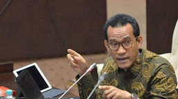    Refly Harun: Presiden RI Kok Bersaing dengan Gubernur DKI?