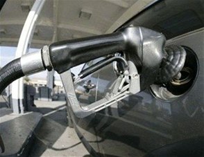 Disponen aumentos  de dos pesos en la gasolina y el gasoil