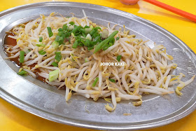 Cowan Street Ayam Tauge and Koitiau. Popular Ipoh Chicken & Bean Sprouts