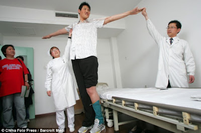 Zhao Liang - the world's tallest man