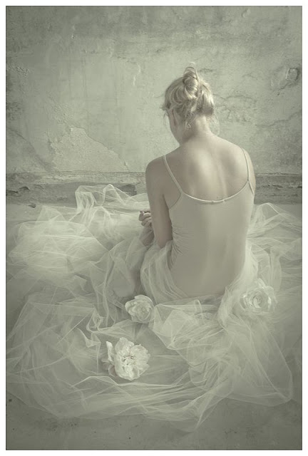 Romantically feminine and ethereal fashion photography from Monia Merlo - found on Hello Lovely Studio