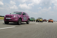 Land Rover Wraps Evoque Prototypes in Funky Camouflage and Hits the Streets 