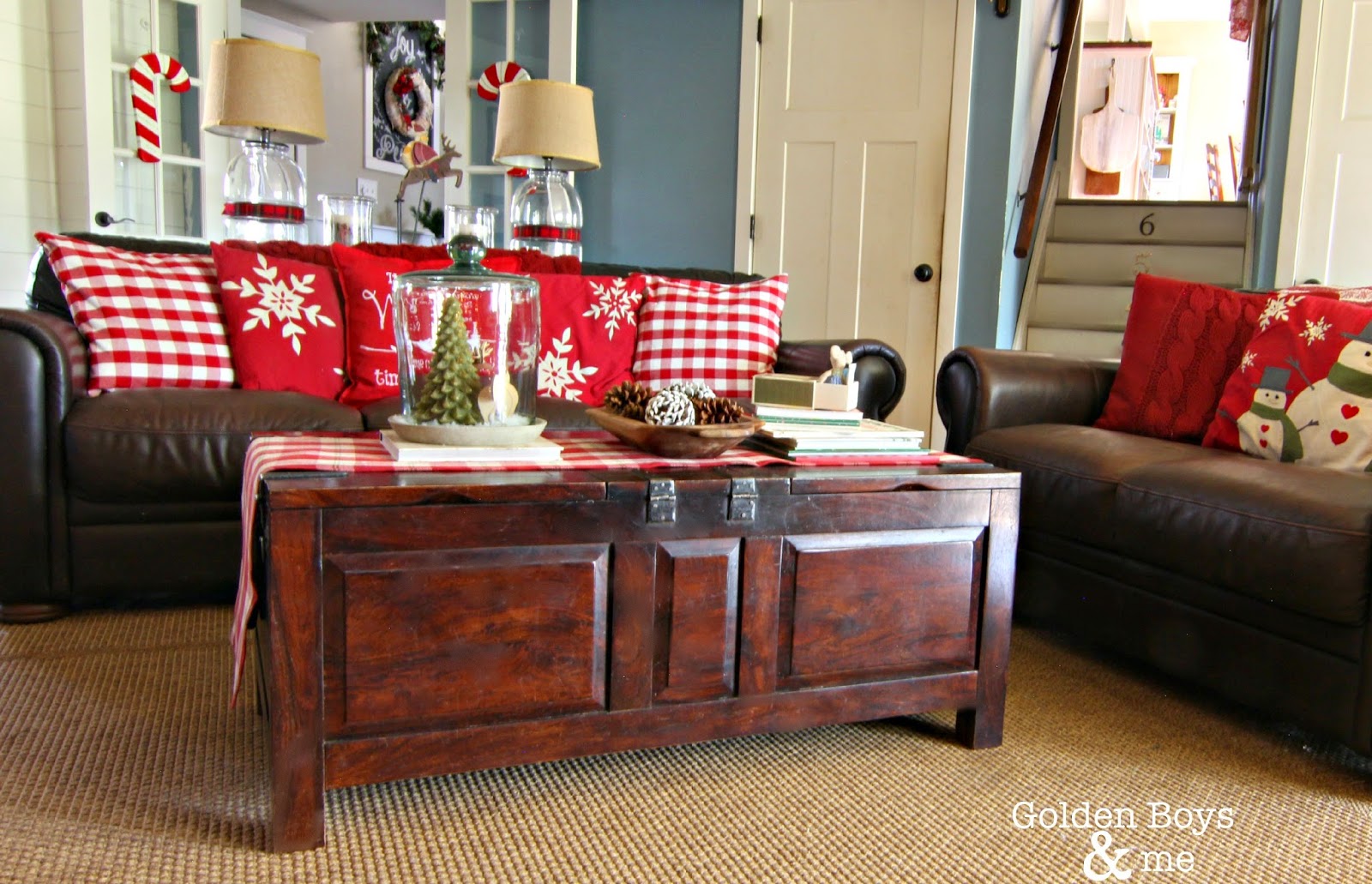 Red and white rustic Christmas family room-www.goldenboysandme.com
