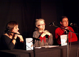 Gritos verticales Gracia Iglesias cangrejo pistolero poesía performance Madrid Sala Triángulo presentación Ana Rossetti Antonio García Villarán Nuria Mezquita Laura Rosal