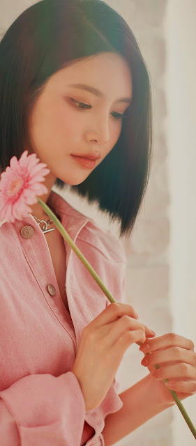 EJ (Hangul: 이제이) is a South Korean rapper and vocalist who is signed to IOK Company. She is a member of the ALICE female group. She joined the company in February 2020.
