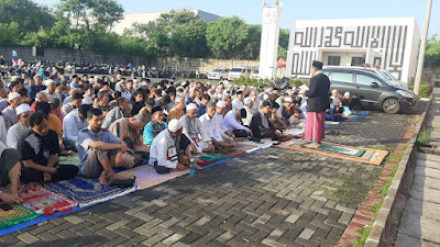 Sholat Idul Adha Jamaah Muslimin  Digelar di Halaman Dinkes Kota Bekasi 