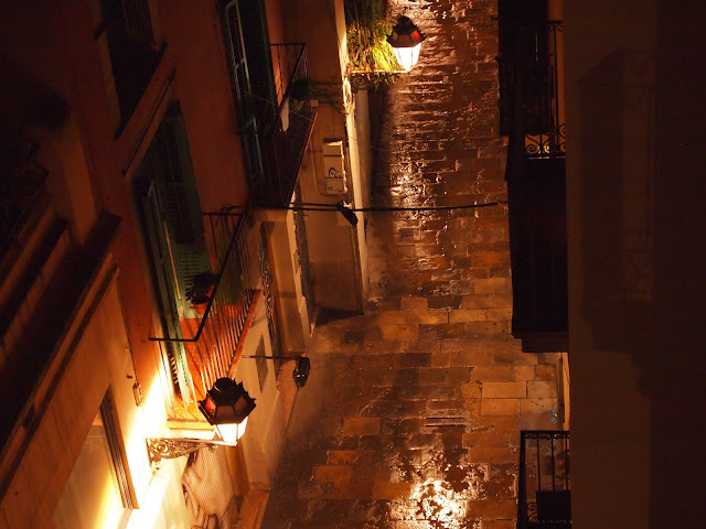 balcony barcelona rain petritxol