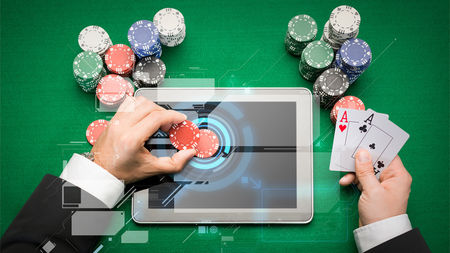 Aplikasi Judi Poker lewat Android serta iPhone 