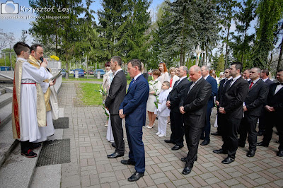 Ksiadz, modlitwa, dzieci, Komunia, rodzice, chrzestni, reportaz, fotografia, Krzysztof Los