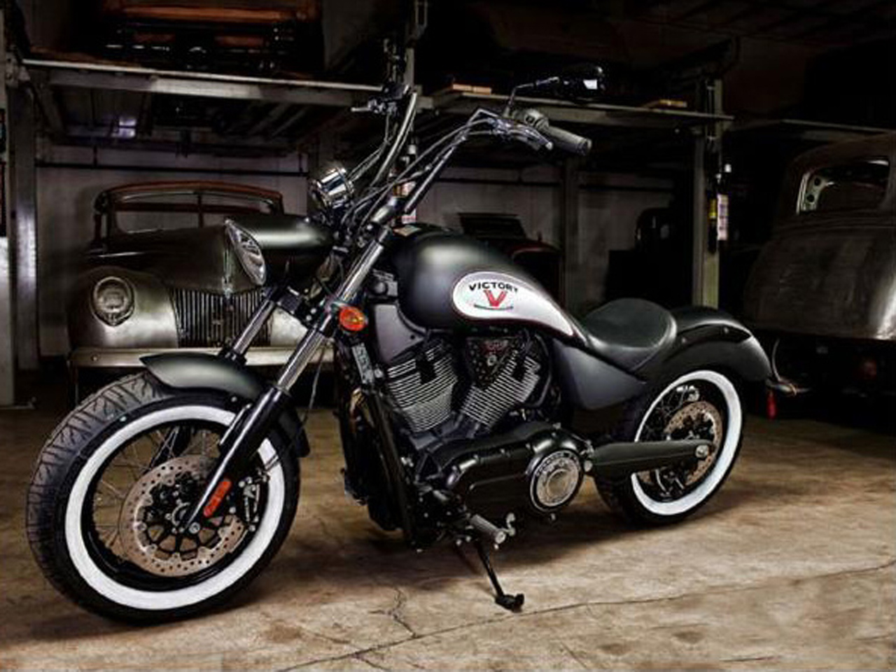 2011 Victory High Ball Bobber   Motostreet