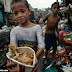 (Video) Orang miskin di Filipina makan daging yang dikutip dari tong sampah untuk kelangsungan hidup
