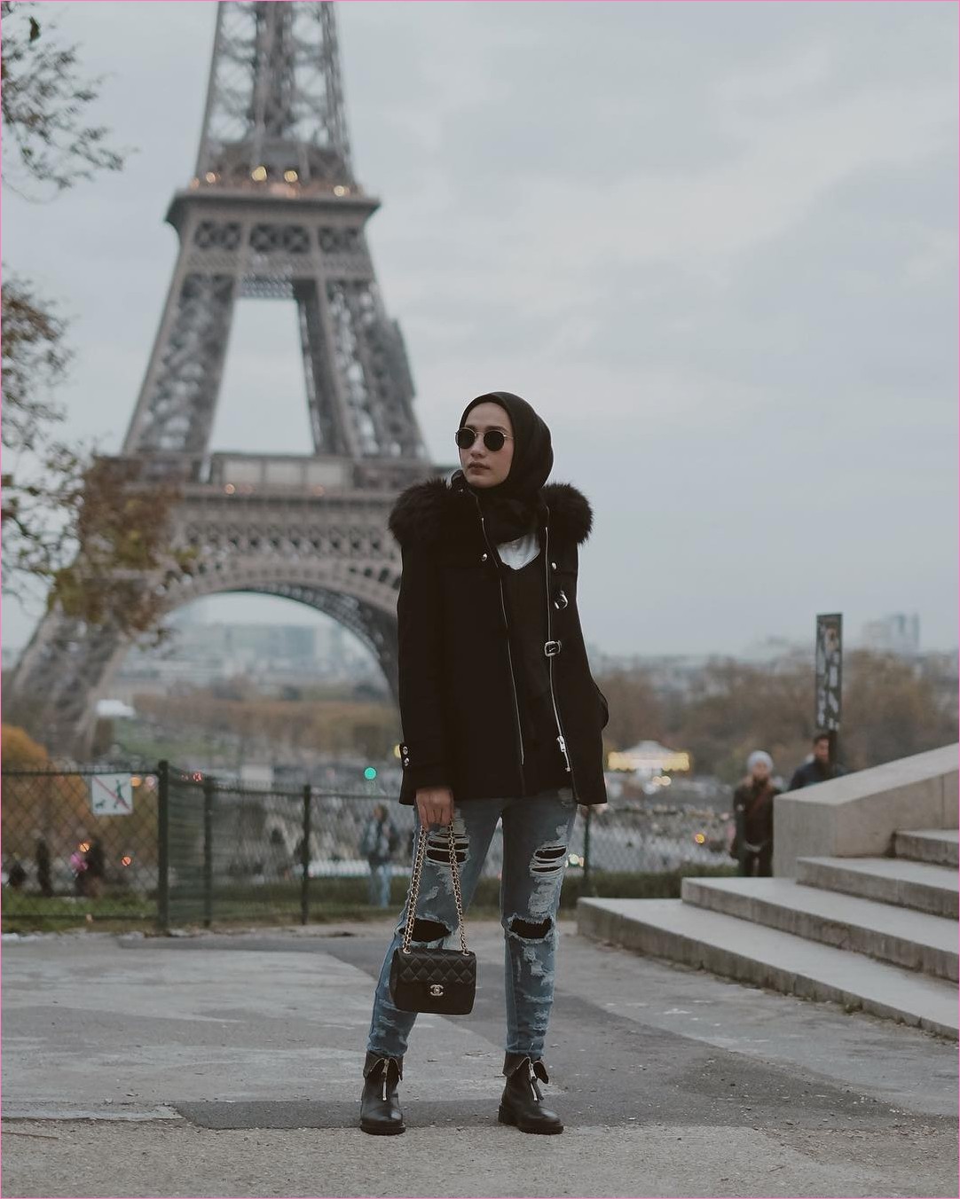  Kalian ingin jalan jalan ke luar negeri  33 Model Outfit Baju Traveler Berhijab untuk Keluar Negri Para Selebgram 2018