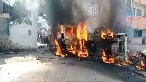 Bihar Munger, two police vehicles were set on fire by mobs Bihar Munger, two police vehicles were set on fire by mobs