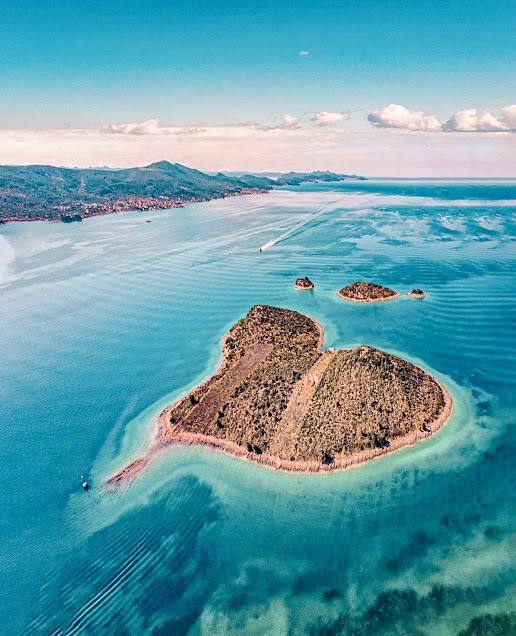 isola a forma di cuore