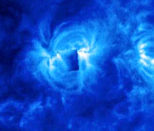 Giant Ufo Seen Coming Though Suns Surface To Exit Into Space Soho April 29 2013