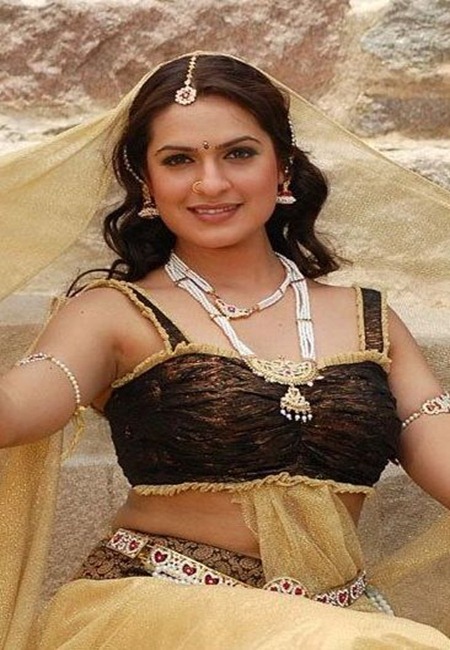 Adithi Agarwal Bold Scene in Black Blouse | Adithi Agarwal Wallpapers