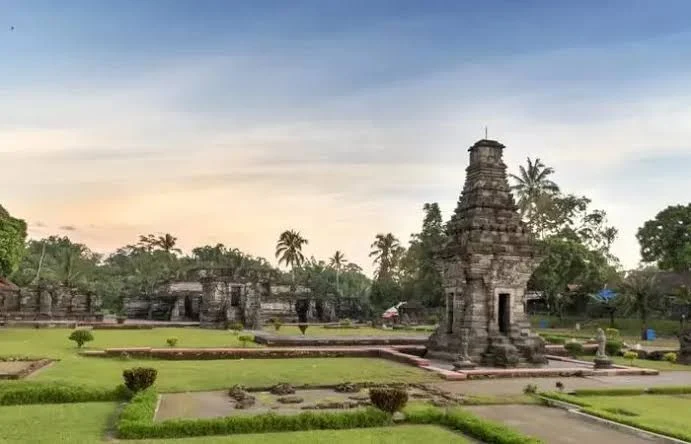 Suasana Candi Penataran di Jawa Timur
