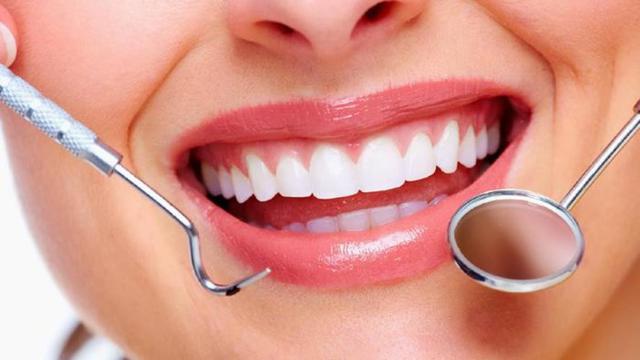 Tips Untuk Memutihkan Gigi