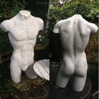 Mooie man torso krijgt betonlook