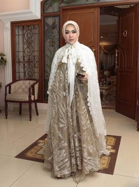 Gamis brokat syahrini terbaru