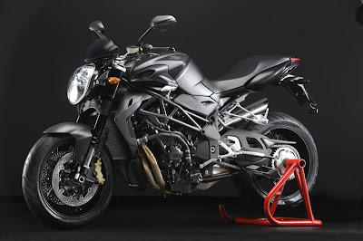 2011 MV Agusta Brutale 920 First Look 