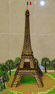 Eiffel I fall in love cake