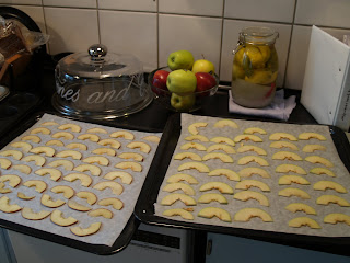 Æblechips på bageplade