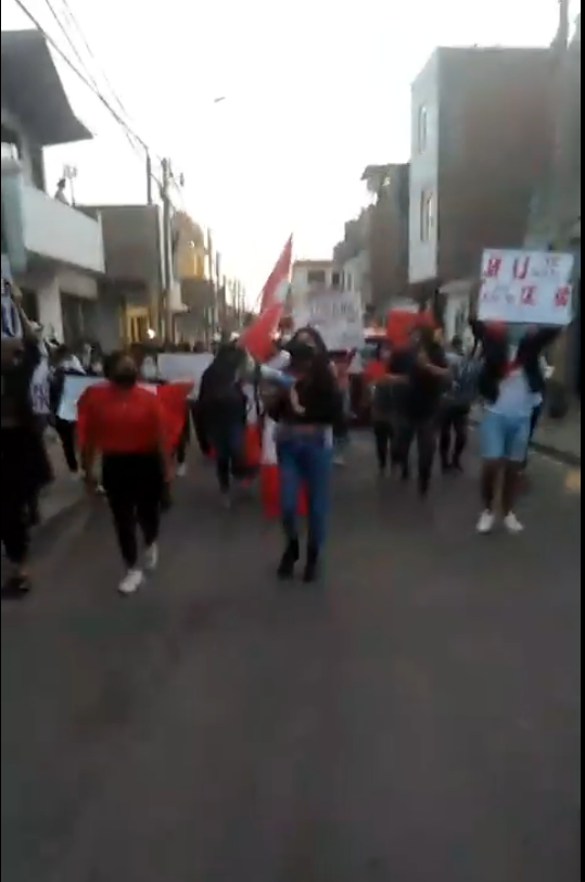 POR LO MENOS 500 PERSONAS ABARROTARON LAS CALLES DEL DISTRITO DE MALA ALZANDO SU VOZ DE PROTESTA CONTRA LA DELINCUENCIA Y EL SICARIATO