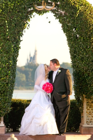 Do you want to share your photos in one of our real Disney wedding