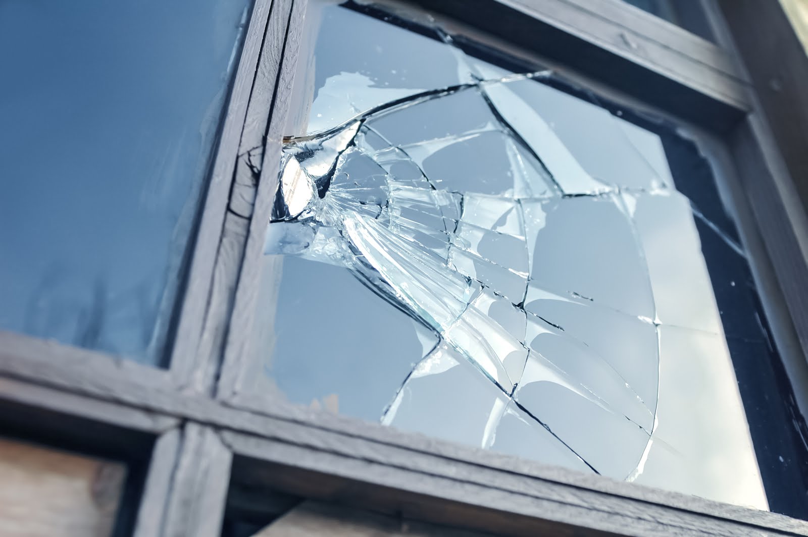 Cara Mudah Memperbaiki Jendela  yang Rusak  Tanpa Memanggil 