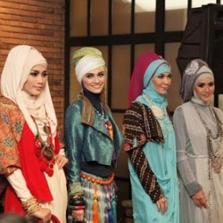  Warna  Jilbab Yang  Cocok  Untuk  Kulit  Kuning Langsat Model 