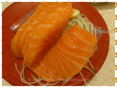 Salmon sashimi 