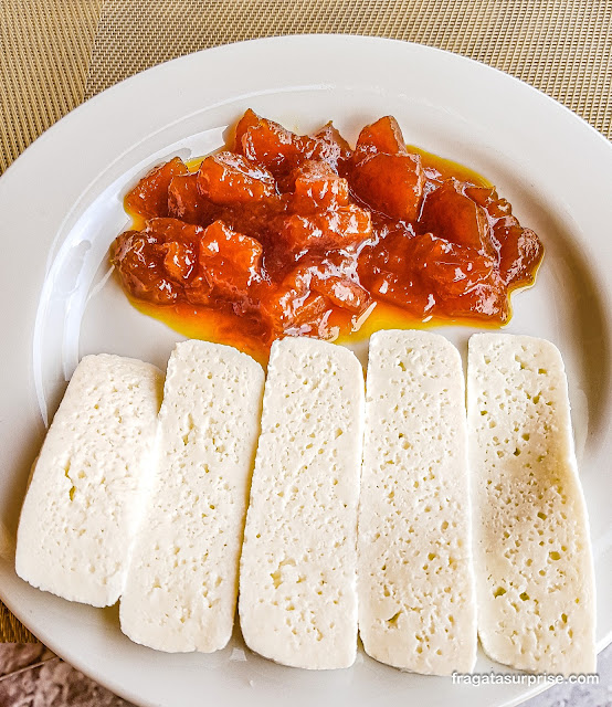 Doce de papaia com queijo de cabra, sobremesa típica de Cabo Verde