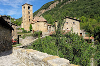 Pueblo pintoresco de Beget y su tesoro, la iglesia de Sant Cristòfol, cerca de Camprodon.