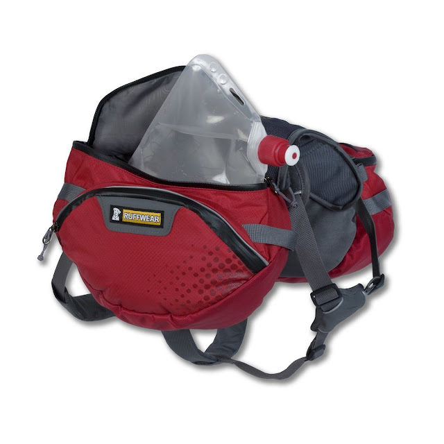 Dog Backpack includes water bladders that dissipate heat 