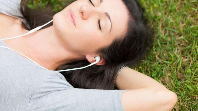 Cara Menggunakan Earphone Yang Benar Tanpa Merusak Pendengaran 