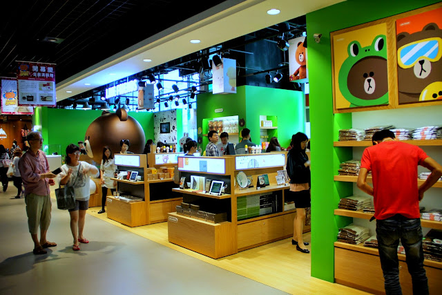 台北 LINE FRIENDS STORE 微風松高店